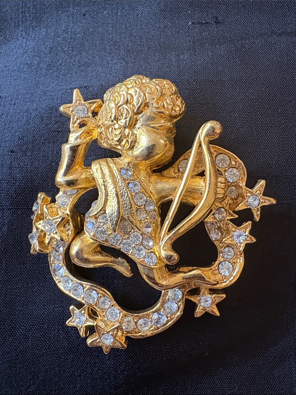 VTG Linda Dano Gold-tone Cherub/Cupid Brooch with Clear Rhinestones